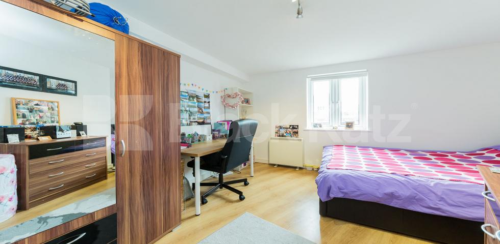 			3 Bedroom, 1 bath, 1 reception Apartment			 Criterion Mews, ARCHWAY N19